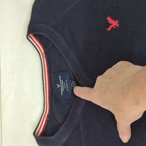 - American Eagle S v neck sweater EUC - Picture 2 of 2